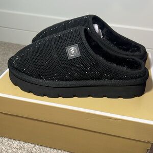 BNIB Michael Kors Women’s Winnie Slippers